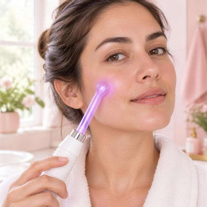 Mujer usando el electrodo argón de BeautyPro 2.0 Pro