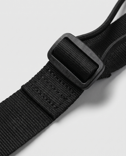Detalle del cinturón ajustable y cuerda elástica del entrenador de fútbol Blinda Kick Trainer Pro